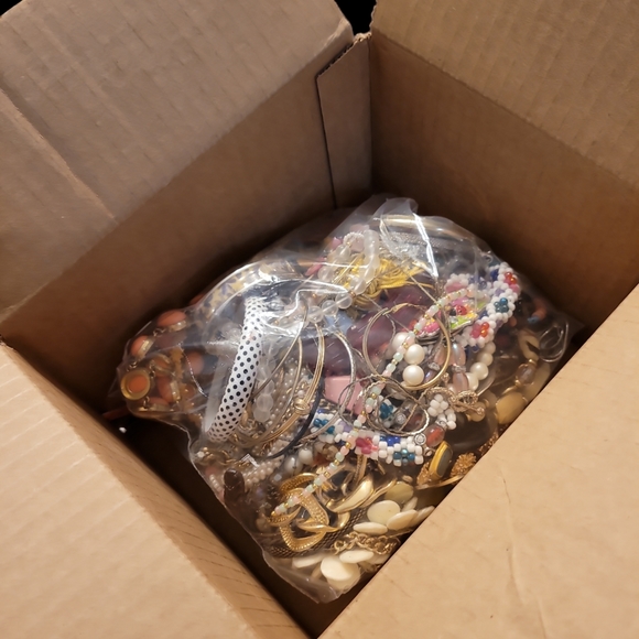 2+lbs Mixed Jewelry Lot Vntg & Modern Broken Craft Repair Mixed Costume Fun - Picture 6 of 6